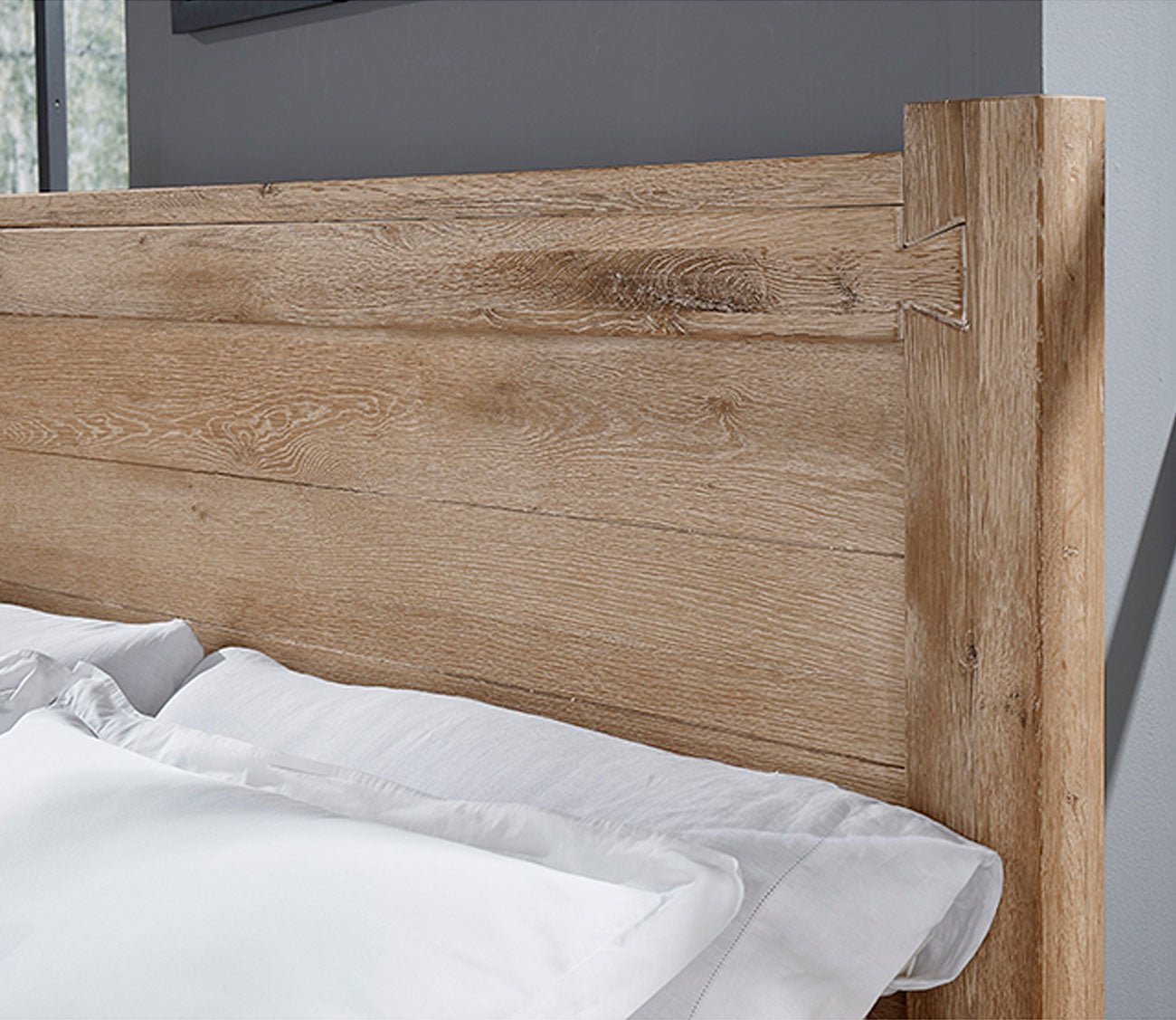 Vaughan Bassett Dovetail 6X6 Bed Bedroom Set