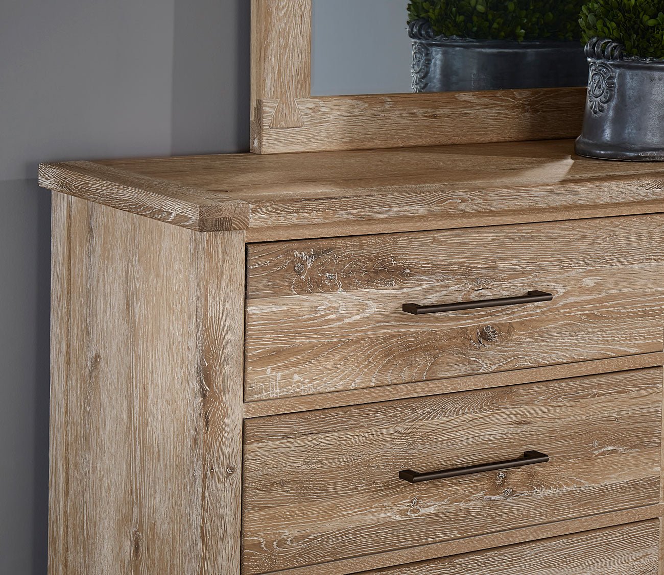 Vaughan Bassett Dovetail Poster Bed Bedroom Set