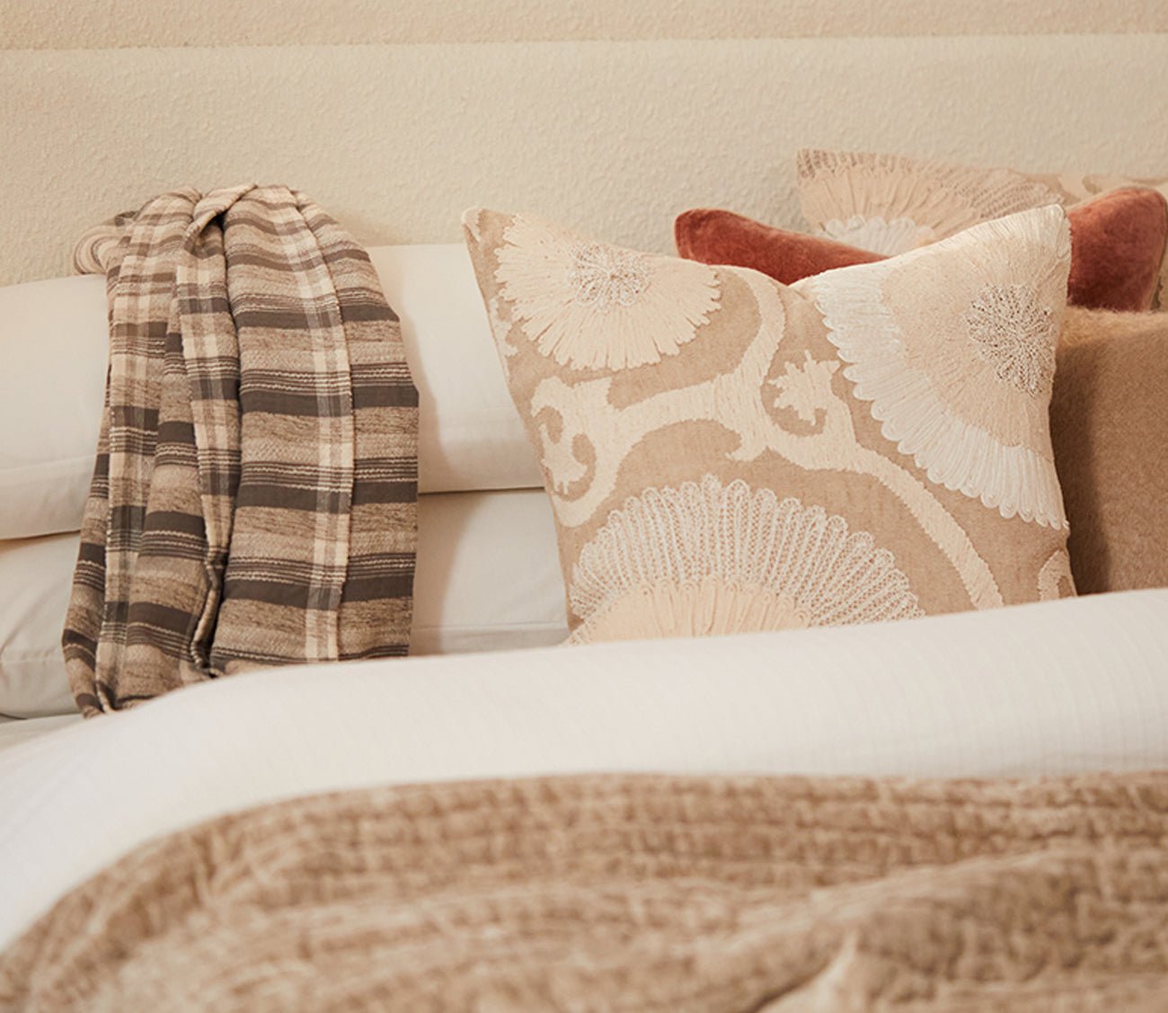 Villa by Classic Home Karlie Gray Ivory Throw Blanket