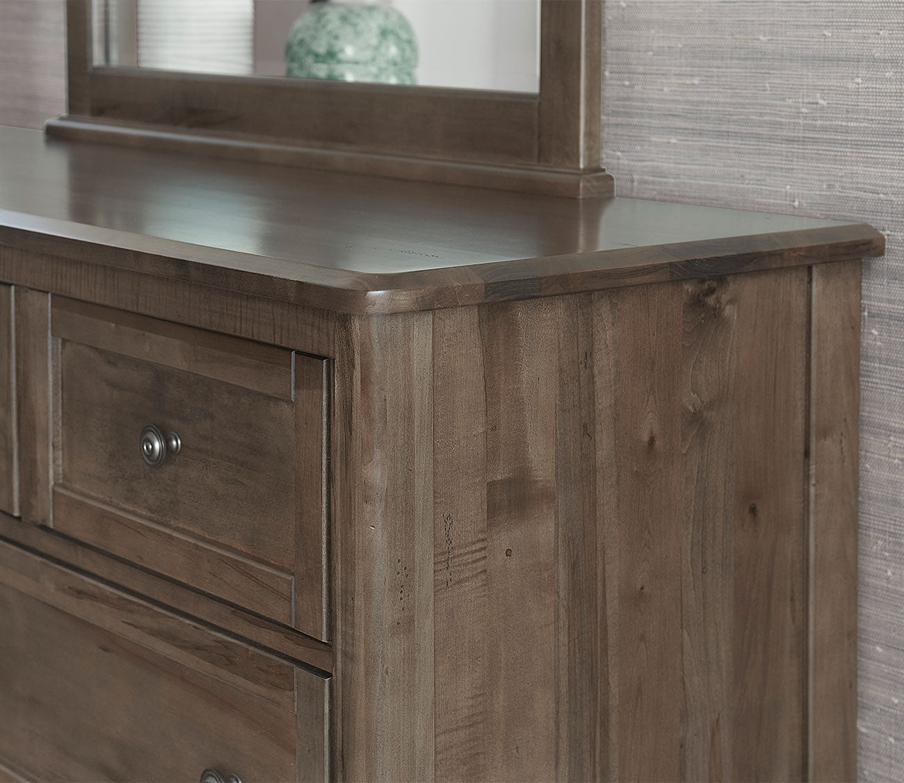Vaughan Bassett Woodbridge 7-Drawer Dresser